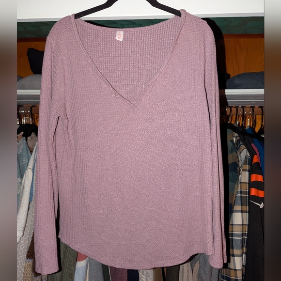 V-Neck Long Sleeve Top - Picture 4 of 4